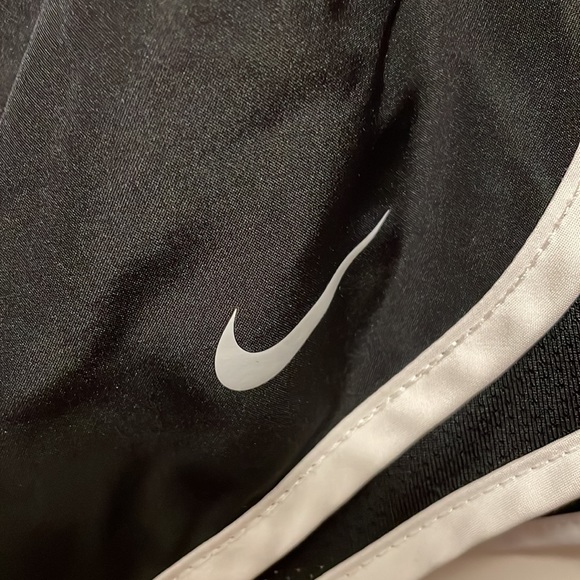 NIKE small women’s dri-fit running shorts black - Picture 3 of 3